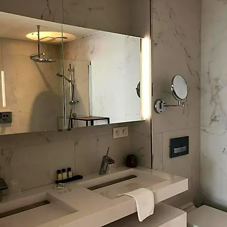 Aparthotel Acropolis - Luxury Appartments I Hotelservice And Parking 4*